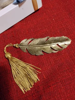 Set segnalibro piuma dorata con nappa 19 pezzi