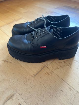 Zapatos Levi's negros