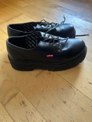 Zapatos Levi's negros