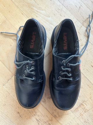 Zapatos Levi's negros