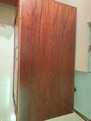 Baúl diseño antiguo de madera y metal