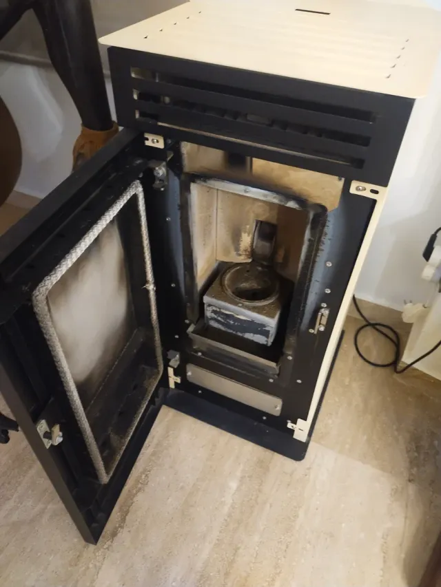 Estufa de pellets Ferroli seminueva