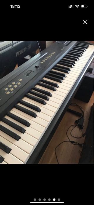 Piano digital Thomann DP-25 con soporte