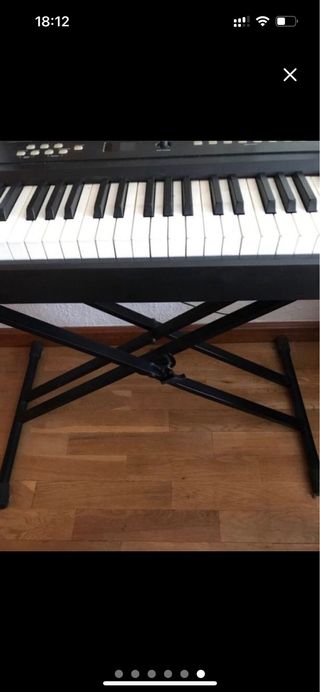 Piano digital Thomann DP-25 con soporte