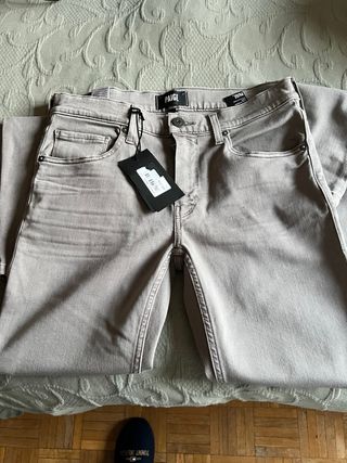 Pantalón vaquero Paige gris, nuevo con etiqueta.