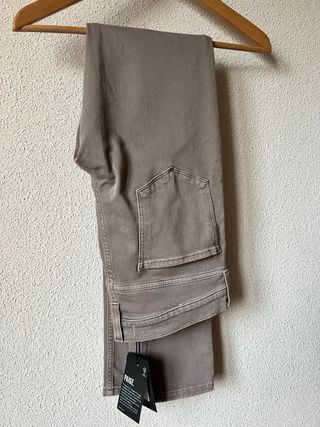 Pantalón vaquero Paige gris, nuevo con etiqueta.