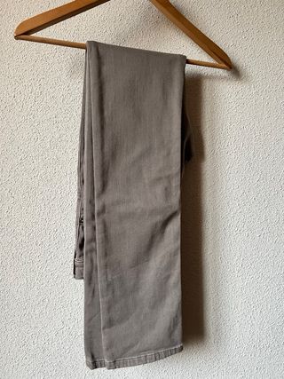 Pantalón vaquero Paige gris, nuevo con etiqueta.