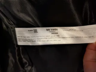 Bomber acolchada TWINSET negra con tachuelas