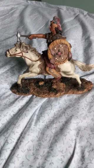 Statuette capo indiano,squaw e indiano a cavallo