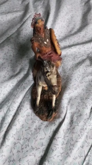 Statuette capo indiano,squaw e indiano a cavallo