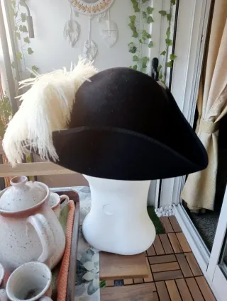 Sombrero tricornio tipo S. XVIII
