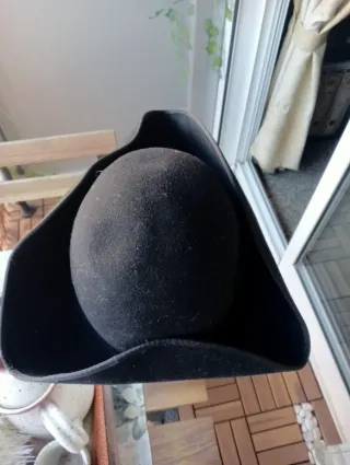 Sombrero tricornio tipo S. XVIII