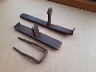 2 Cerrojos antiguos hierro forjado y pasador