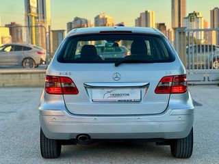 Mercedes-Benz B180d / Automatico