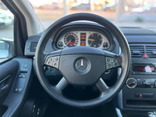 Mercedes-Benz B180d / Automatico