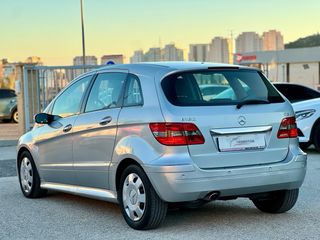 Mercedes-Benz B180d / Automatico