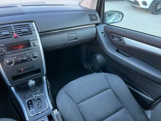 Mercedes-Benz B180d / Automatico