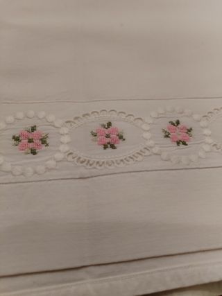 Telerie con ricamo floreale rosa