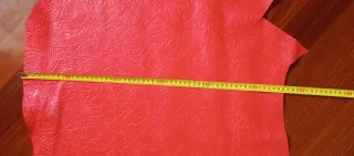 Retal piel de cordero con relieve floral