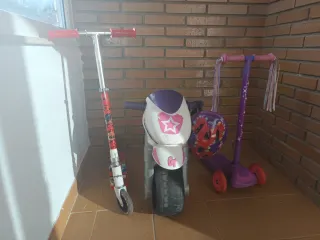 Moto y patinetes infantiles con casco