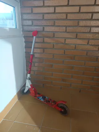 Moto y patinetes infantiles con casco