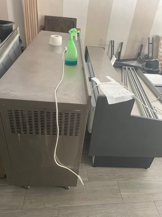 Cocina industrial: freidora, plancha y horno