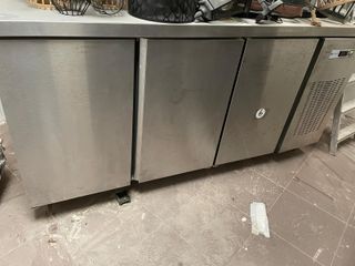 Cocina industrial: freidora, plancha y horno