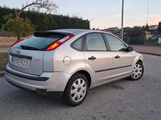 Ford Focus 1.6 GASOLINA PEGATINA C