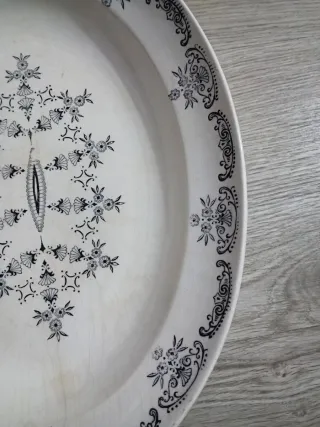 Antigua fuente ovalada de porcelana Gil Vargas