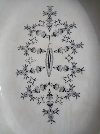 Antigua fuente ovalada de porcelana Gil Vargas