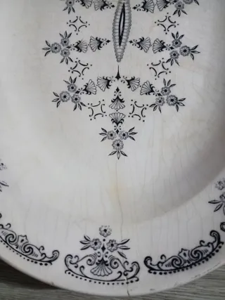 Antigua fuente ovalada de porcelana Gil Vargas