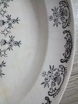 Antigua fuente ovalada de porcelana Gil Vargas