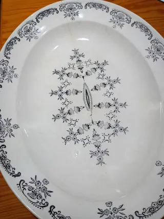 Antigua fuente ovalada de porcelana Gil Vargas