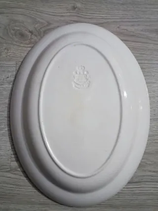 Antigua fuente ovalada de porcelana Gil Vargas