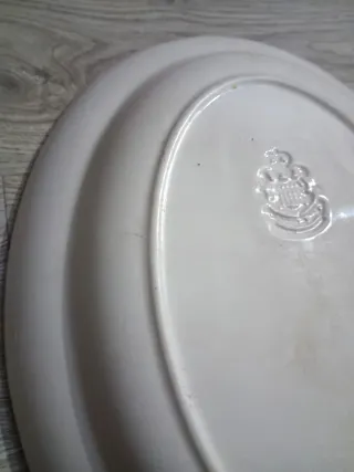 Antigua fuente ovalada de porcelana Gil Vargas