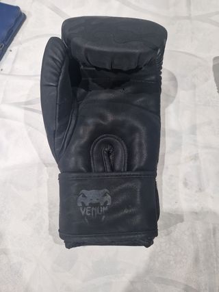 Vendo guantes de boxeo Venum originales de 16 oz,