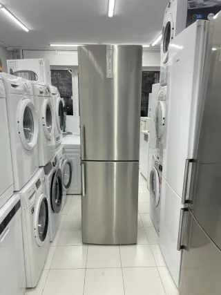 Nevera combi plateada Bosch altura 2mtr con garnti