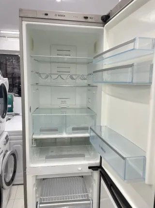 Nevera combi plateada Bosch altura 2mtr con garnti