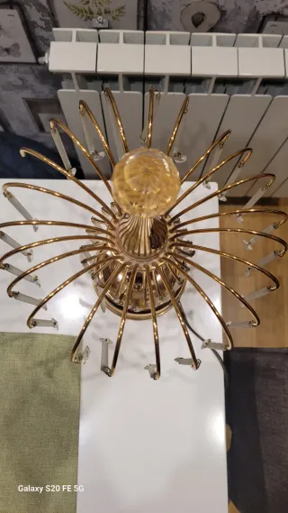 Lámpara de mesa retro dorada