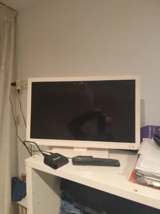 TV Toshiba Blanca con Android TV