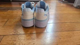 Se Regalan Zapatillas Adidas Mujer Morado y Blanco