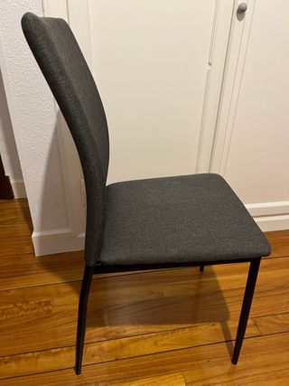 Mesa de comedor y  4 sillas