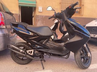Yamaha Aerox Negra