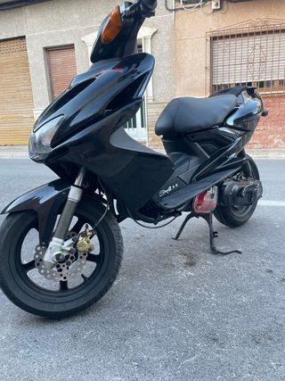 Yamaha Aerox Negra