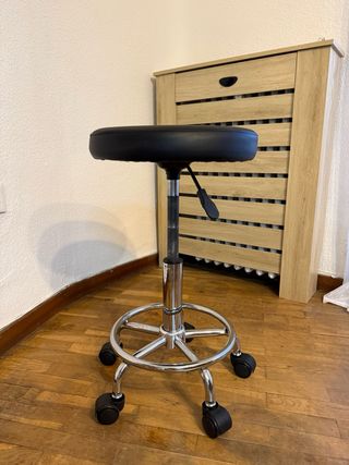 Taburete giratorio con ruedas