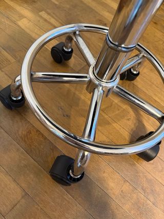 Taburete giratorio con ruedas