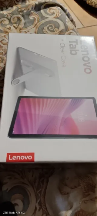 Lenovo Tab imballato con Custodia Trasparente