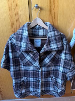 Capa Bershka Cuadros Talla S