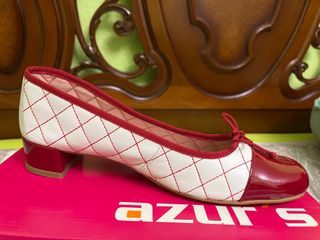 Bailarinas blancas y rojas acolchadas