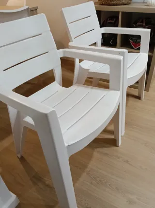 2 Sillas de Plástico Blancas para Terraza